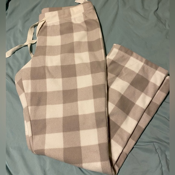 NEW Old Navy Women’s micro fleece pajama pants, size L, gray/white pattern - Picture 1 of 6